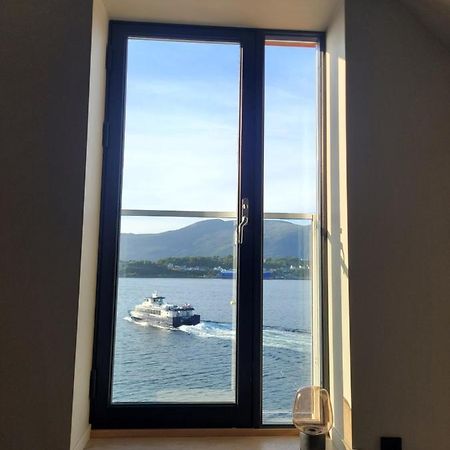 Single Elegant Room I Sentrum- Sea View Ålesund Exteriör bild