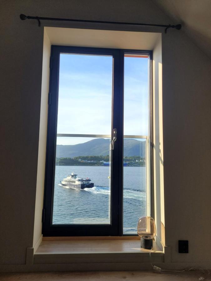 Single Elegant Room I Sentrum- Sea View Ålesund Exteriör bild