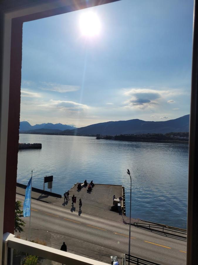 Single Elegant Room I Sentrum- Sea View Ålesund Exteriör bild