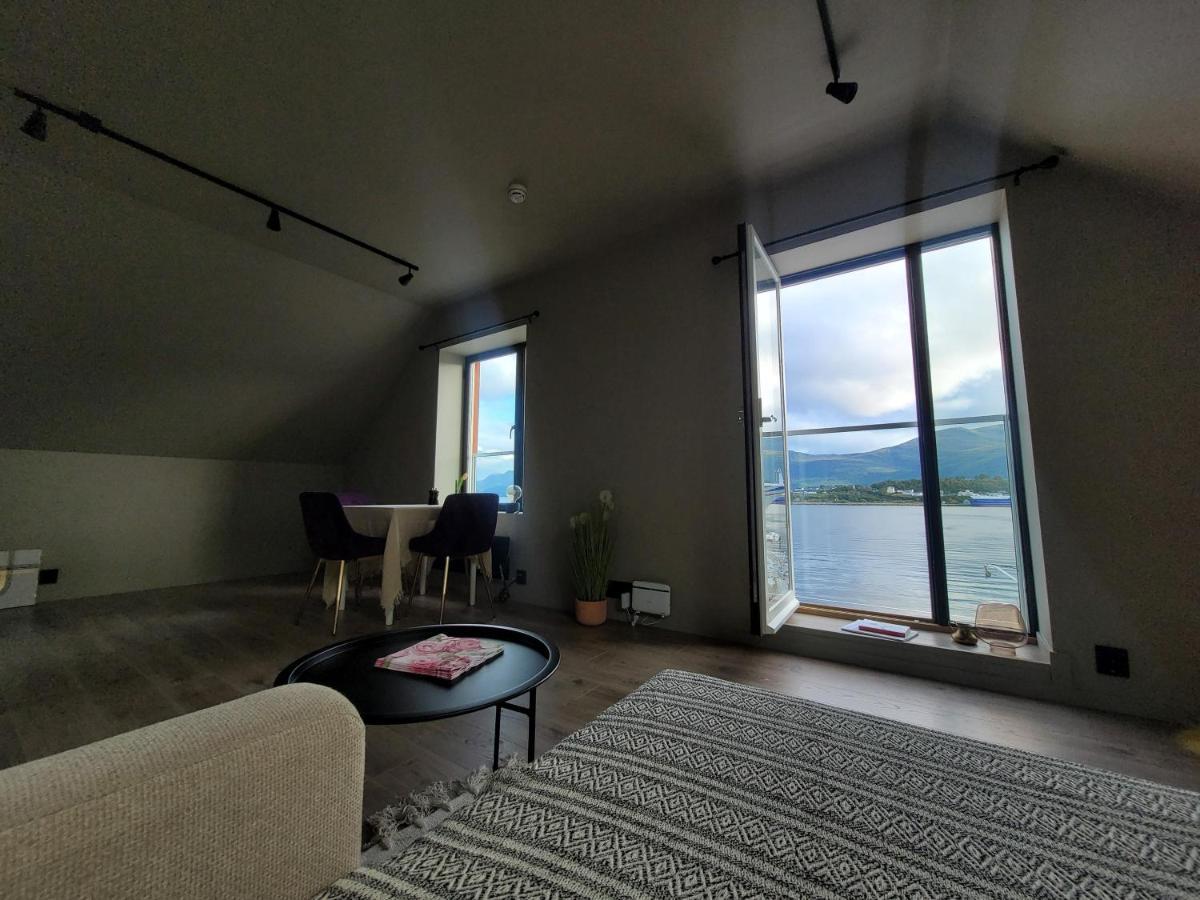 Single Elegant Room I Sentrum- Sea View Ålesund Exteriör bild