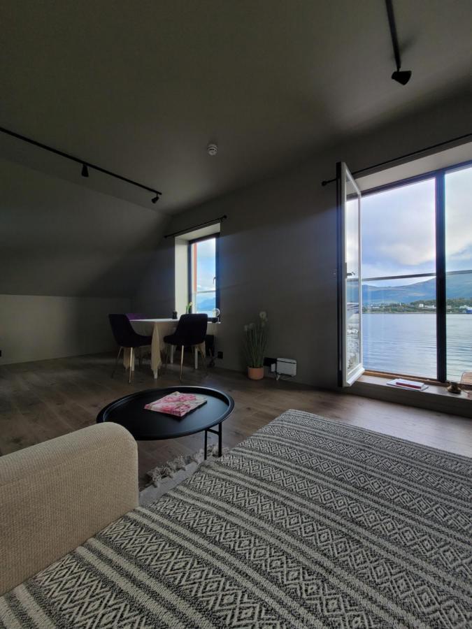 Single Elegant Room I Sentrum- Sea View Ålesund Exteriör bild