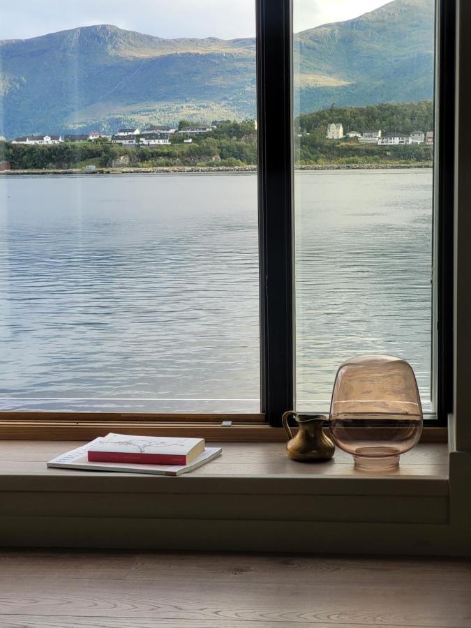 Single Elegant Room I Sentrum- Sea View Ålesund Exteriör bild