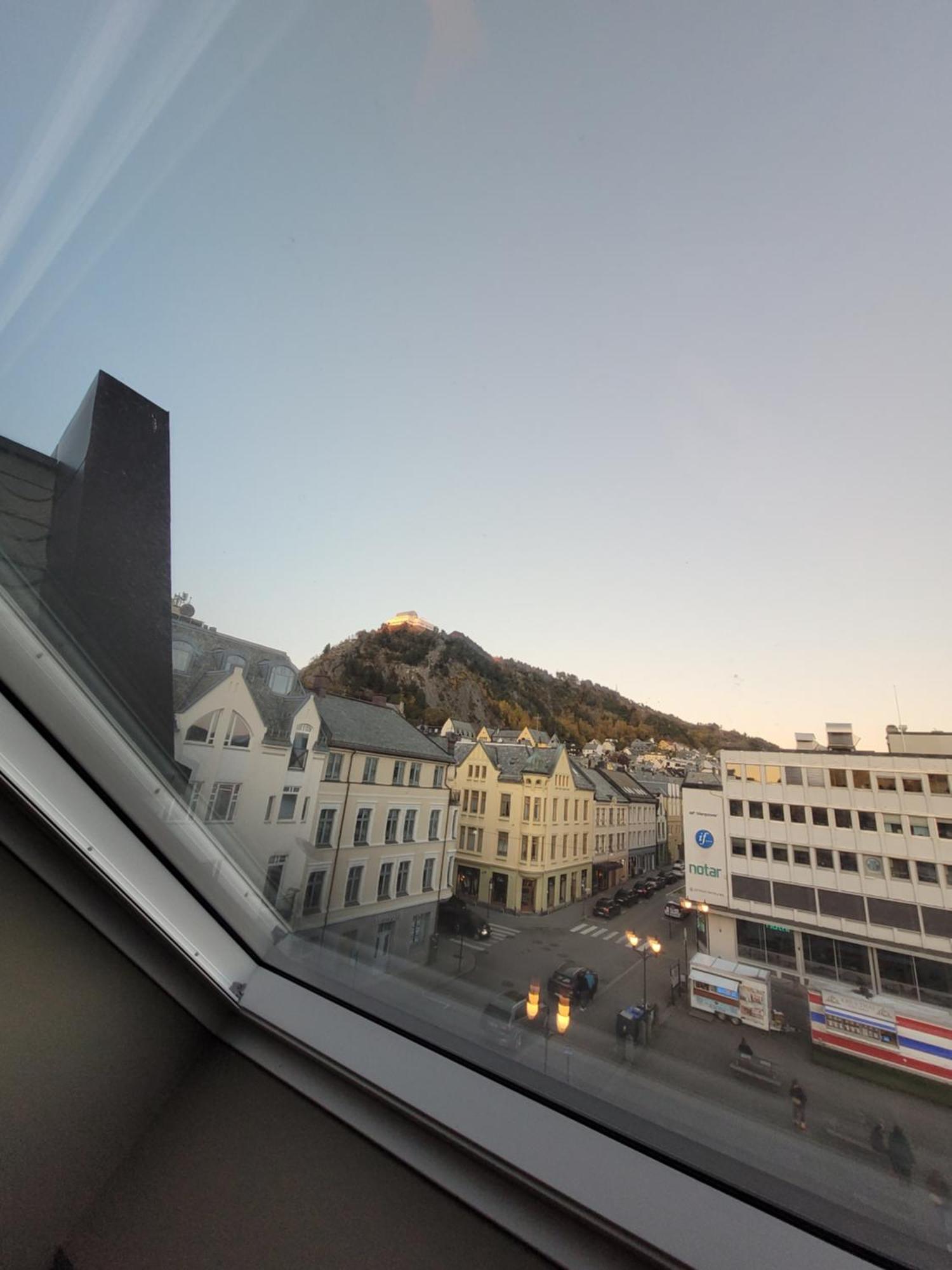 Single Elegant Room I Sentrum- Sea View Ålesund Exteriör bild
